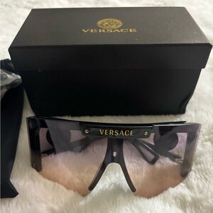 Fashion oversized sunglasses